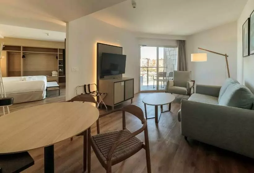 سوئیت جونیور با چشم‌انداز, Suites Del Mar By Melia