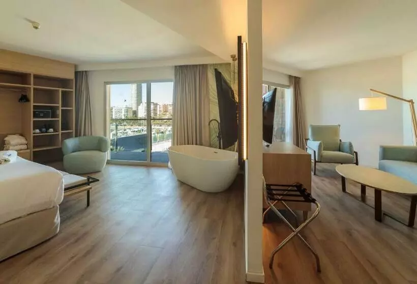 سوئیت جونیور با چشم‌انداز, Suites Del Mar By Melia