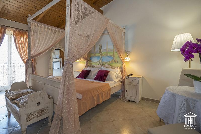 סוויטת ג'וניור, Tempio