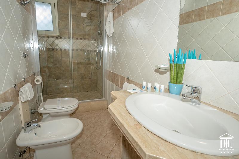 חדר סטנדרט לשלושה, Tempio