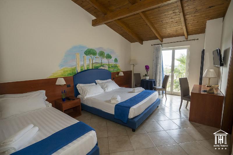 חדר סטנדרט לשלושה, Tempio