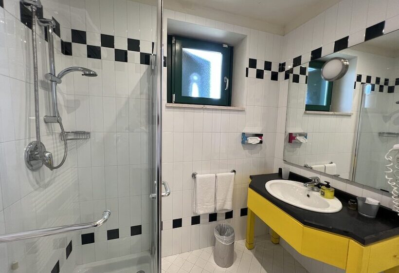 Номер Комфорт, Victor Country