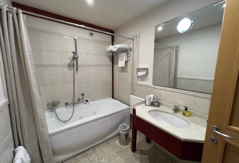 Номер Superior, Victor Country