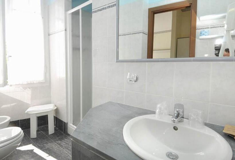 标准三人间, Villa Igea