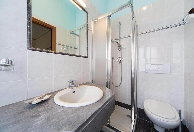 标准三人间, Villa Igea