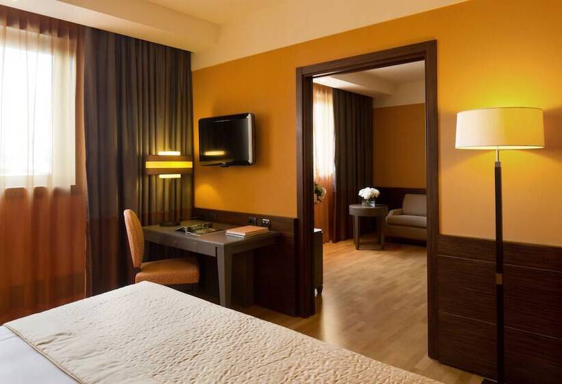غرفة قياسية ثلاثية, Starhotels Grand Milan