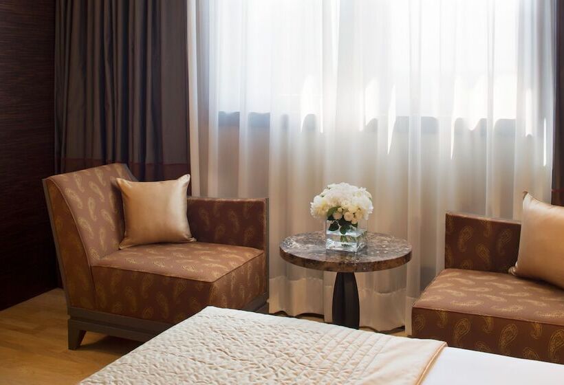 غرفة قياسية ثلاثية, Starhotels Grand Milan