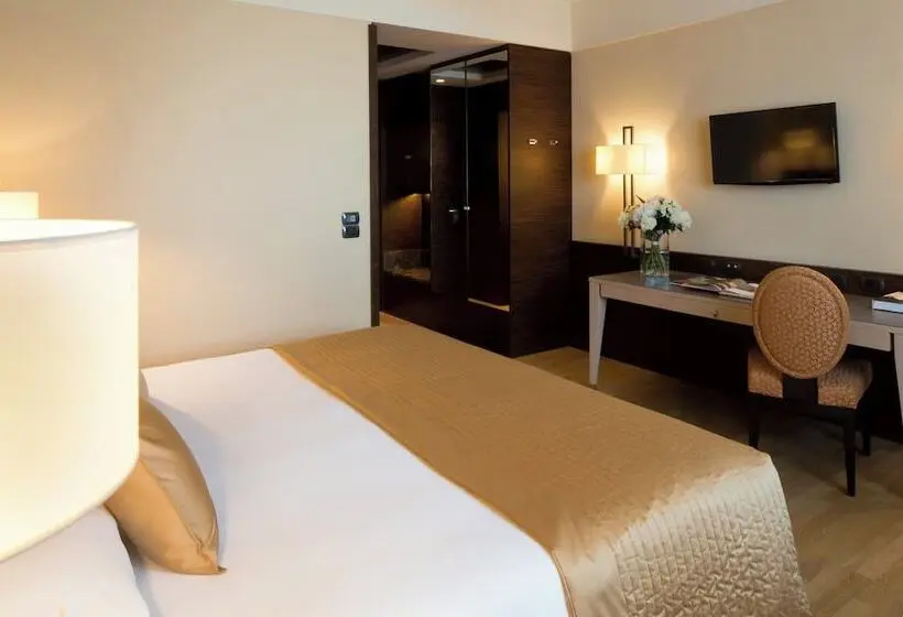Standard Kolmen Hengen Huone, Starhotels Grand Milan