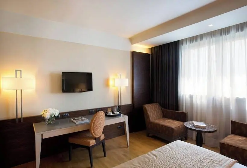 Standard Kolmen Hengen Huone, Starhotels Grand Milan