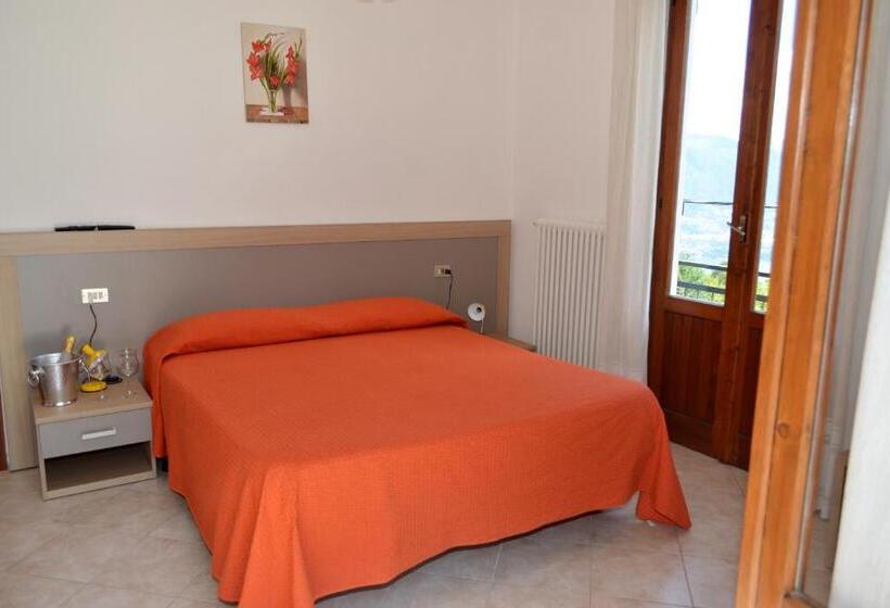 Номер Стандарт Вид на Горы, Albergo Diana