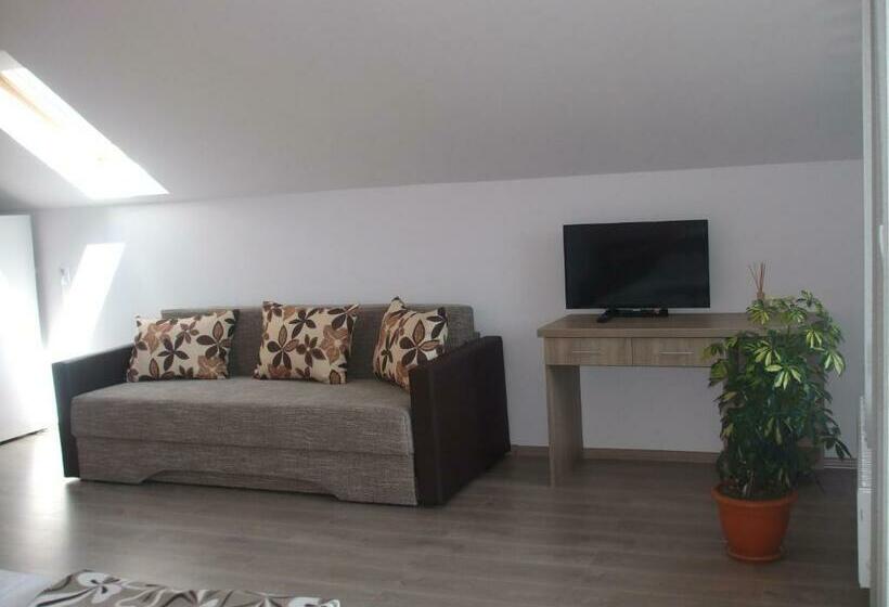 家庭间, Casa Ildikó