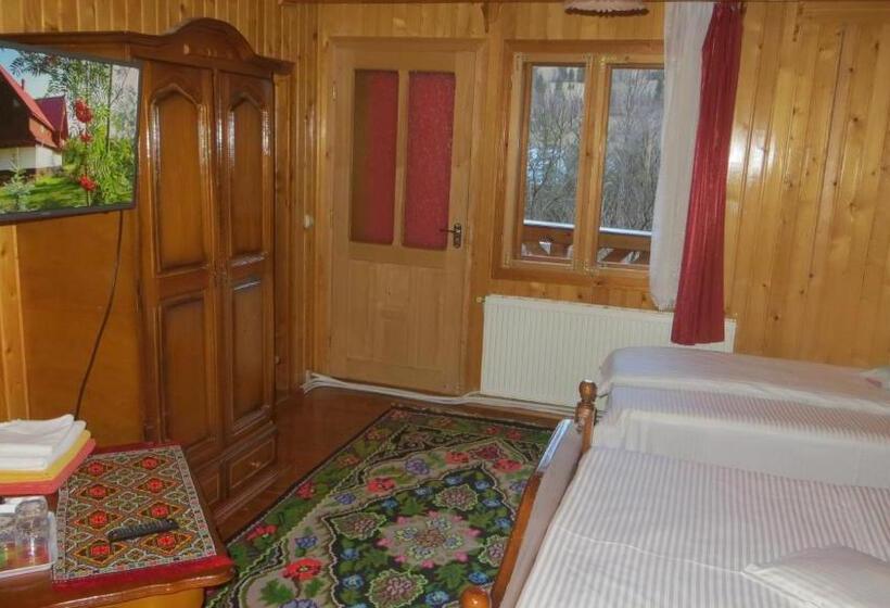 Трехместный Номер Стандарт с Балконом, Pensiunea Poiana De Vis