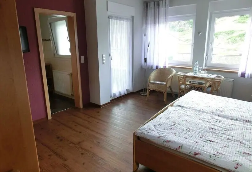 コンフォートルーム, Ferienweingut Hirschen Schulstraße