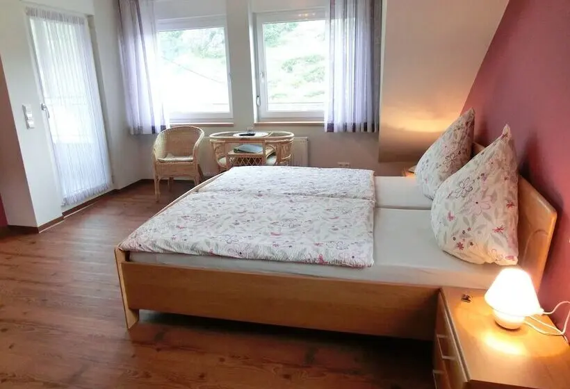 コンフォートルーム, Ferienweingut Hirschen Schulstraße