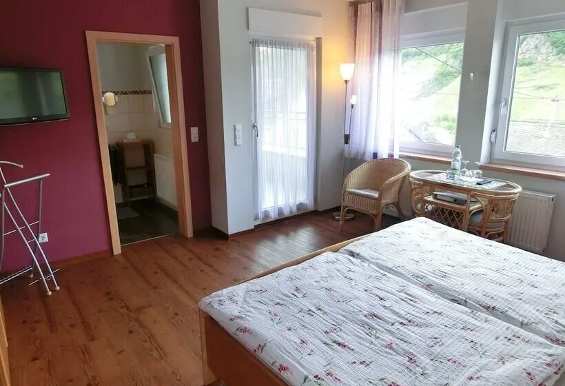 コンフォートルーム, Ferienweingut Hirschen Schulstraße