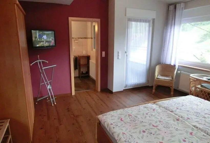 コンフォートルーム, Ferienweingut Hirschen Schulstraße
