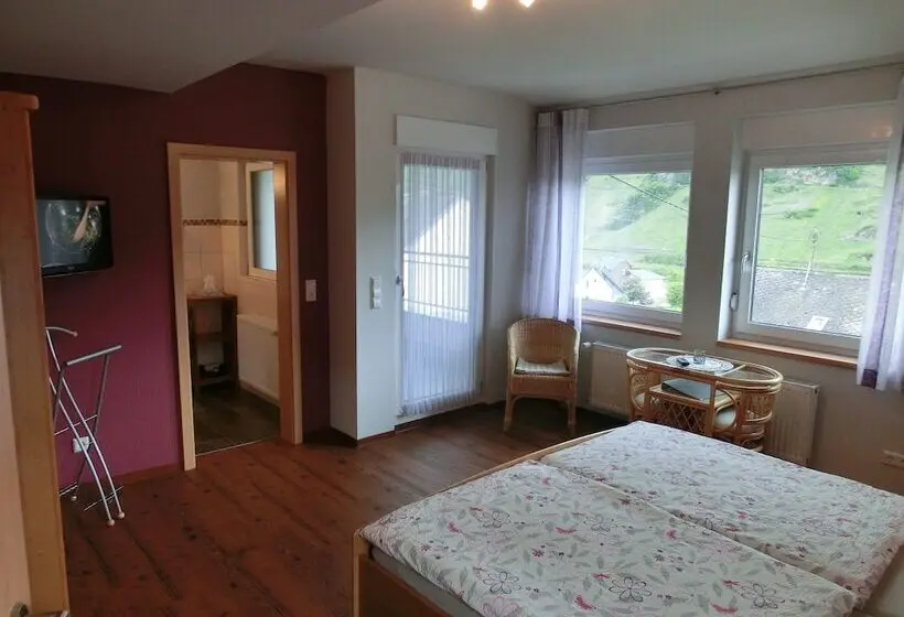 コンフォートルーム, Ferienweingut Hirschen Schulstraße