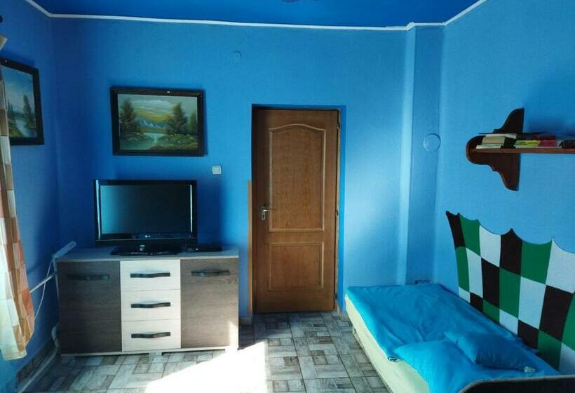 חדר משפחתי, Szakál Vendégház