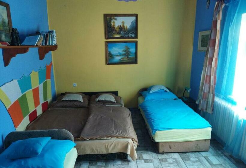 חדר משפחתי, Szakál Vendégház