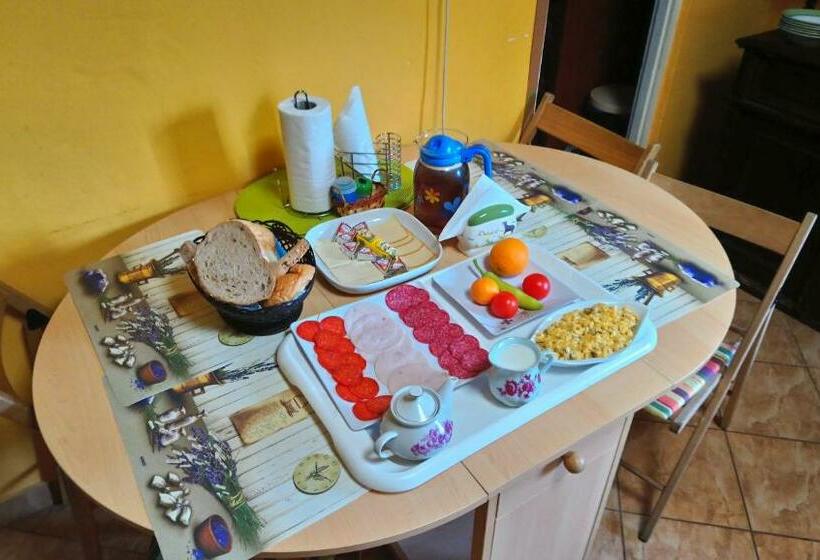 Семейный Номер, Szakál Vendégház