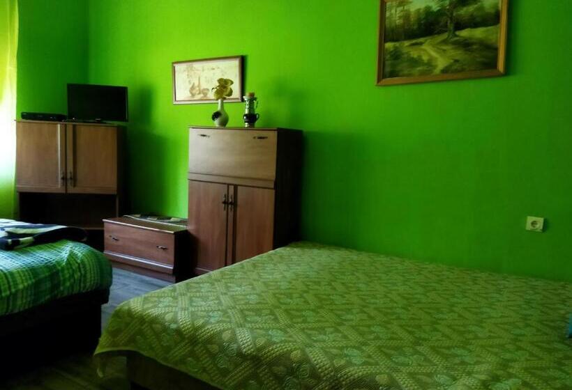 חדר סטנדרט לארבעה, Szakál Vendégház