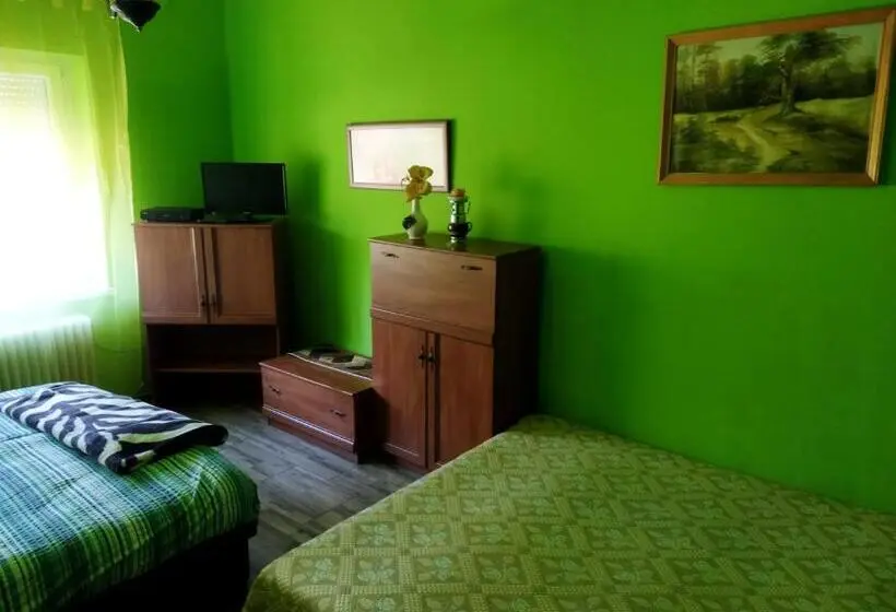 スタンダード４人部屋, Szakál Vendégház