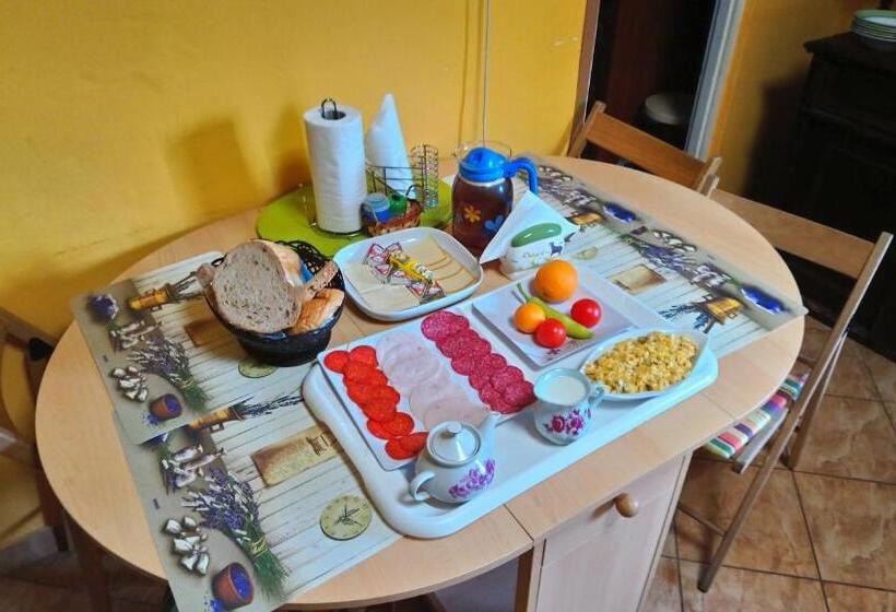 חדר סטנדרט לארבעה, Szakál Vendégház