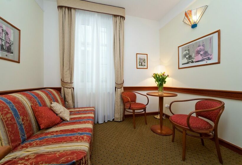 سوییت جونیور, Boutique Hotel 16