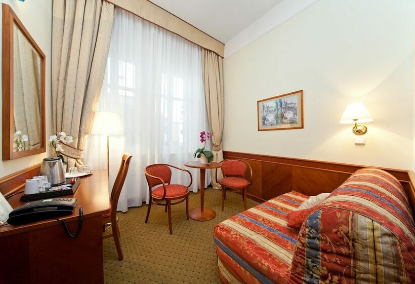 سوییت جونیور, Boutique Hotel 16