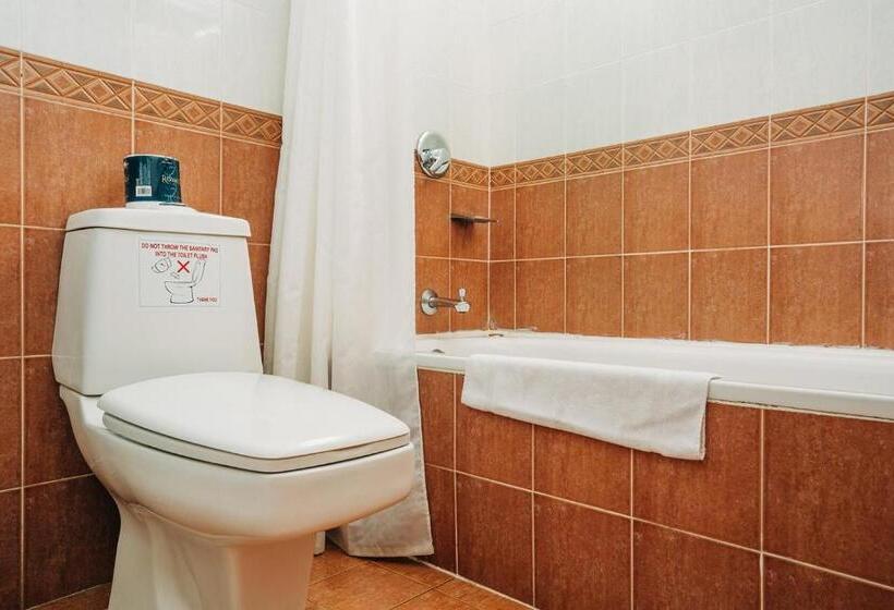 غرفة عائلية, Casa De La Rosa