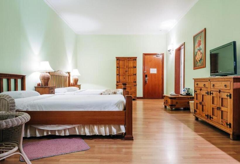 غرفة عائلية, Casa De La Rosa