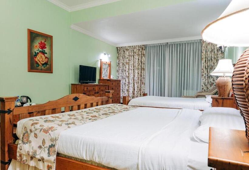 غرفة عائلية, Casa De La Rosa