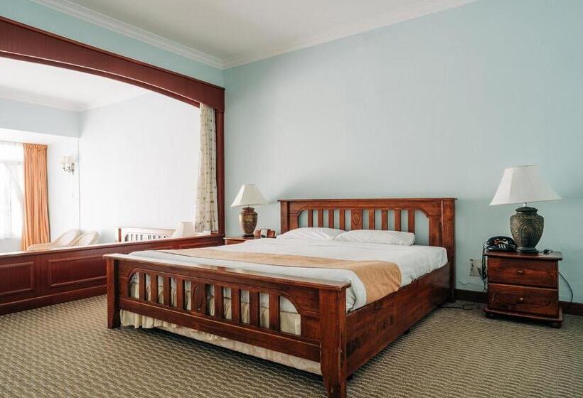 غرفة عائلية, Casa De La Rosa