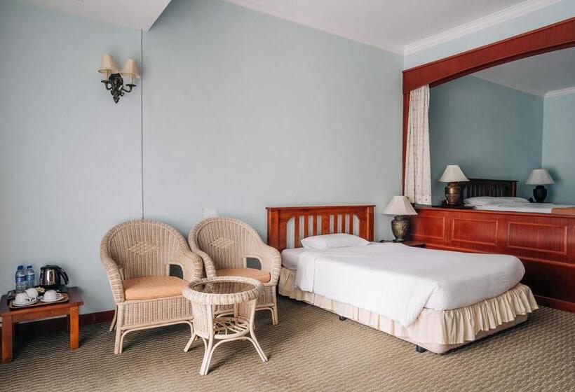 غرفة عائلية, Casa De La Rosa