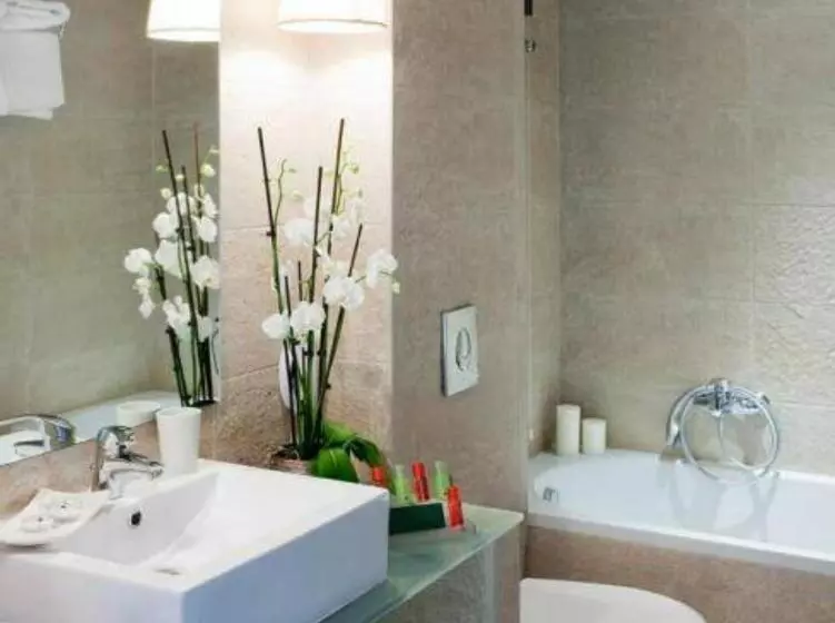 اتاق استاندارد سه نفره, Dovitel Boutique