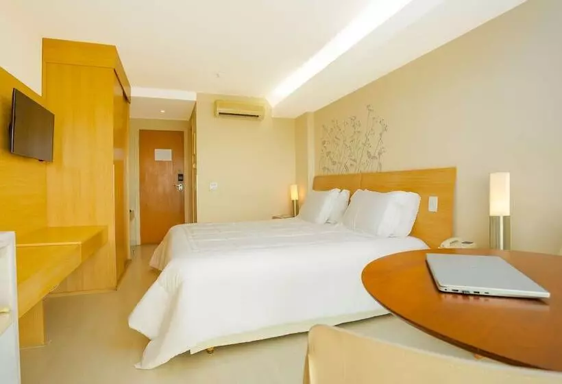 海の見えるダブルベッドスタンダードルーム, Golden Tulip Macae