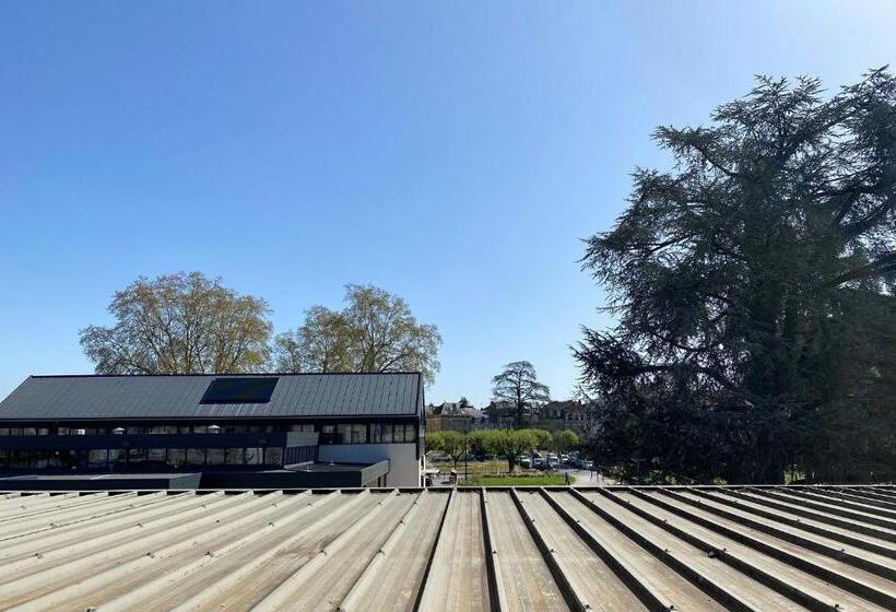 جناح عائلي, La Reserve De Brive