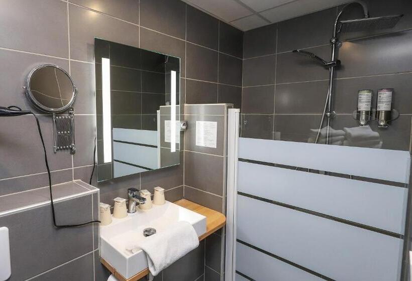 جناح عائلي, La Reserve De Brive