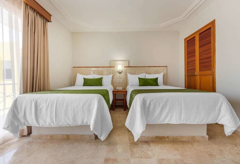 带2个双人床的标准工作室, Quality Inn Mazatlan