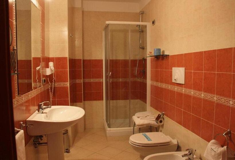 اتاق استاندارد سه نفره, Ranch Palace