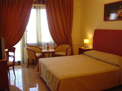 اتاق استاندارد سه نفره, Ranch Palace