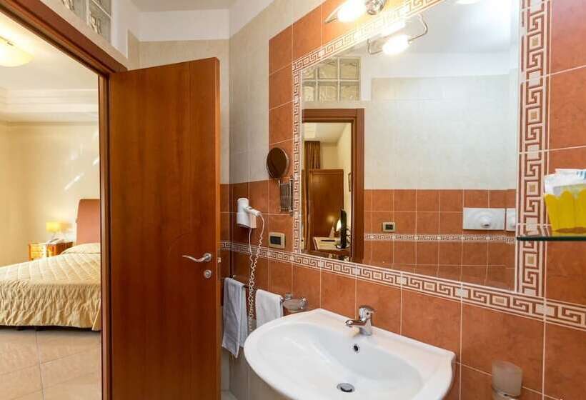 اتاق استاندارد سه نفره, Ranch Palace