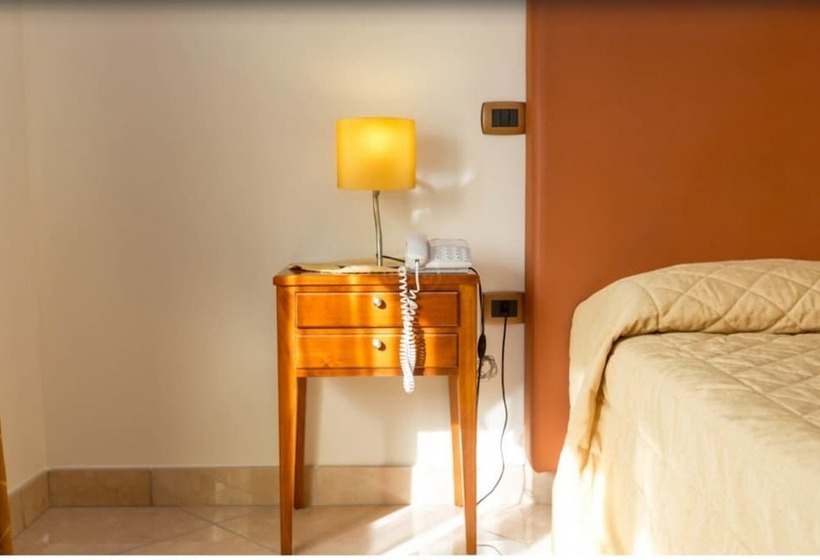 اتاق استاندارد سه نفره, Ranch Palace