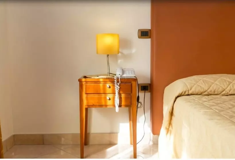 اتاق استاندارد سه نفره, Ranch Palace