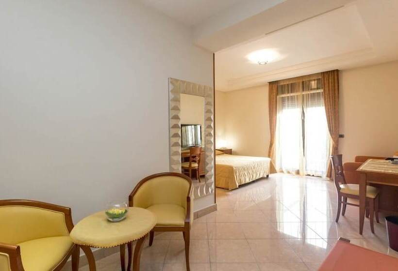 اتاق استاندارد سه نفره, Ranch Palace