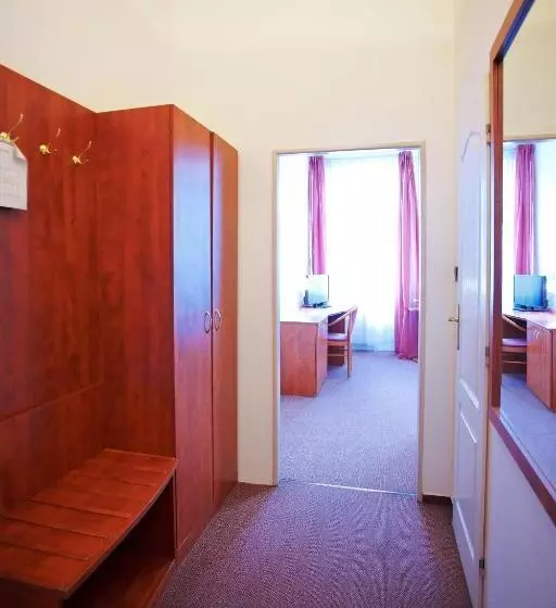 スタンダード４人部屋, Wellness Hotel Central