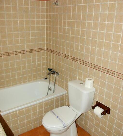 バルコニー付きスタンダードトリプルルーム, Balcón De Los Montes