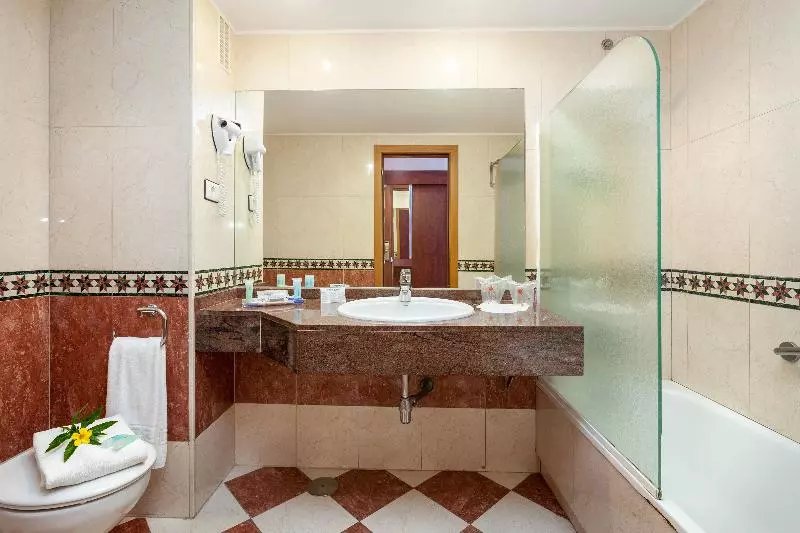 اتاق سوپریور با چشم‌انداز استخر, Best Tenerife