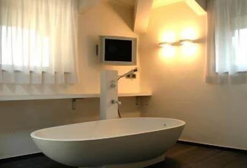 اتاق سوپریور, Century