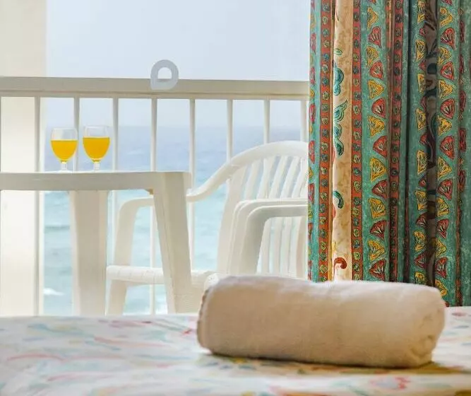 اتاق استاندارد سه نفره, Bluesea Coral Beach